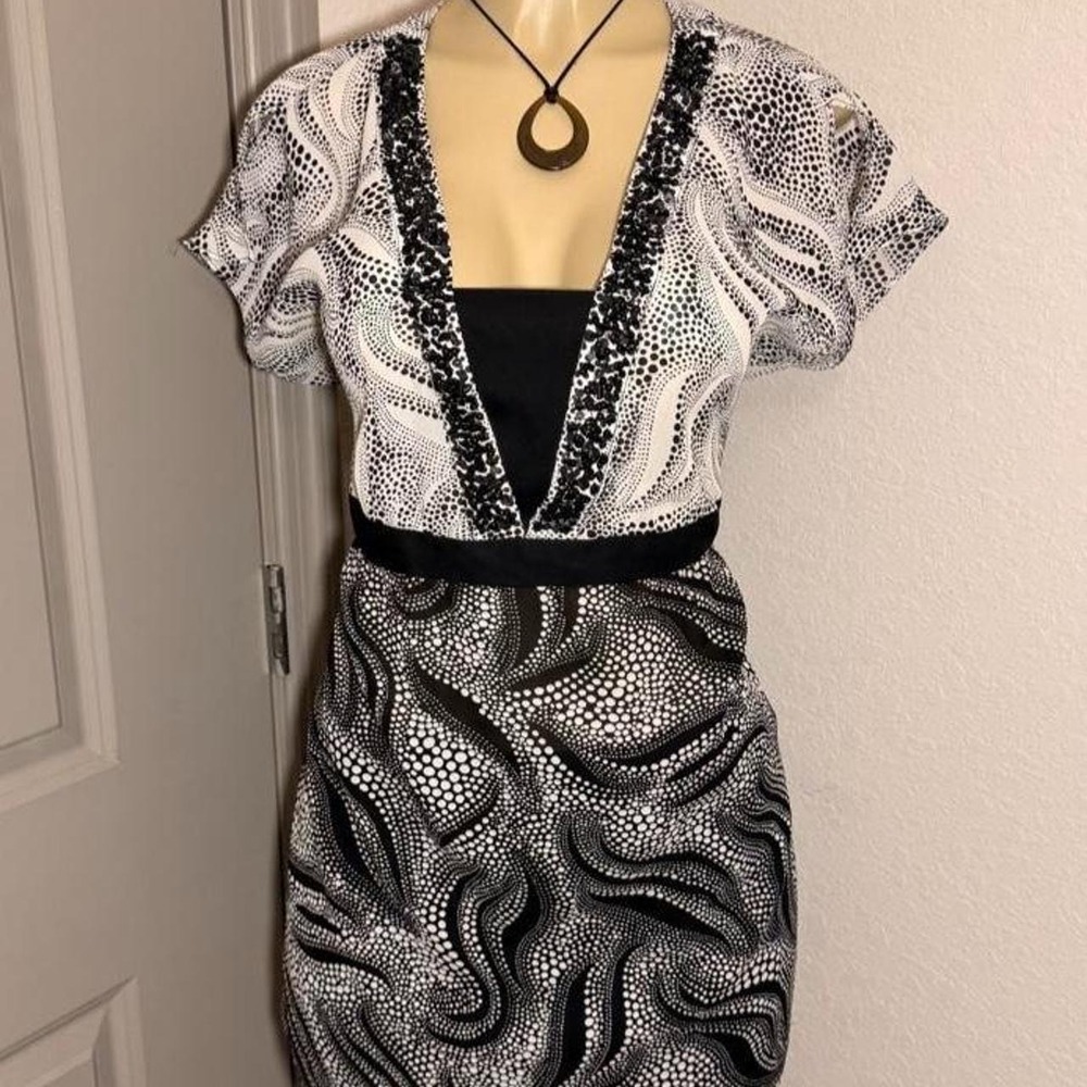 Unique Venezia Y2k Piece with sequins and tie!